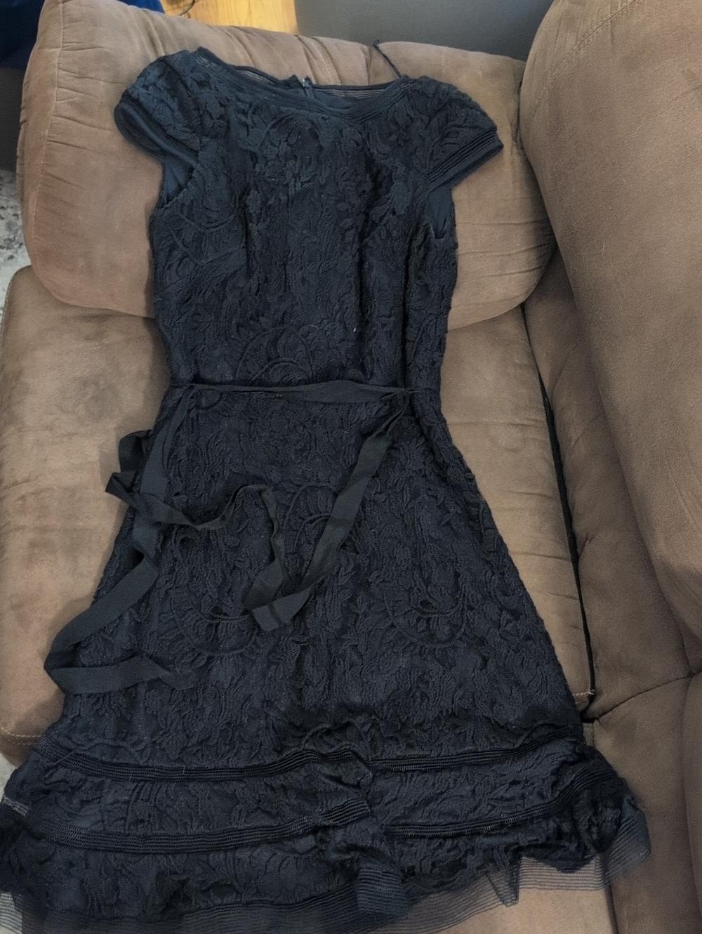 Classic Navy blue Adrianna papell Size 2 Lace Fit & Flare Dress Flouncy Bottom